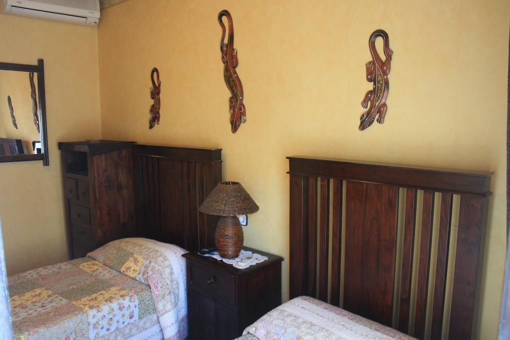 Hostal Restaurante La Diligencia Cunit Room photo